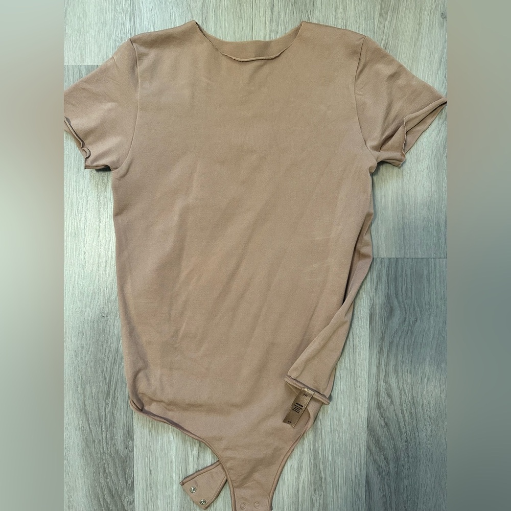 SKIMS Tan Tshirt Bodyshit